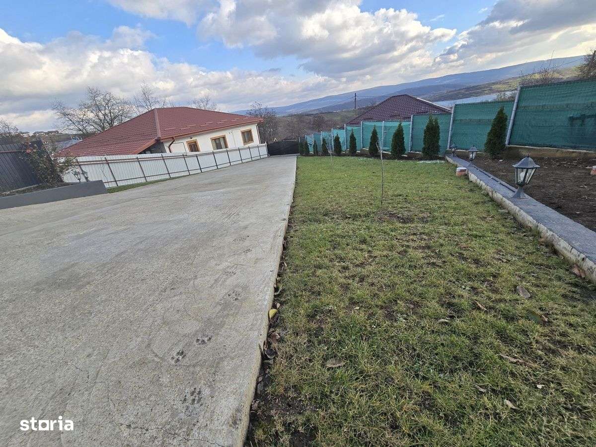 Vila 4 camere, Garaj, 2 bai, SU 210mp, teren 1000mp, CIURBESTI lac-3