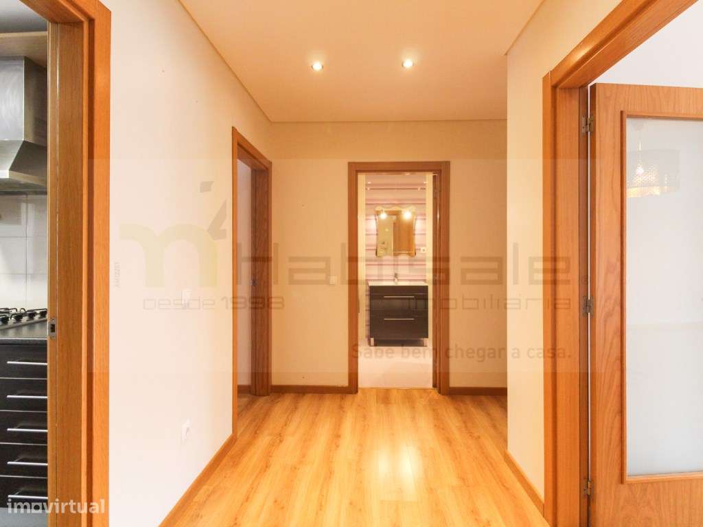 T2 na Ramada, com parqueamento e arrecadação. - Grande imagem: 4/23