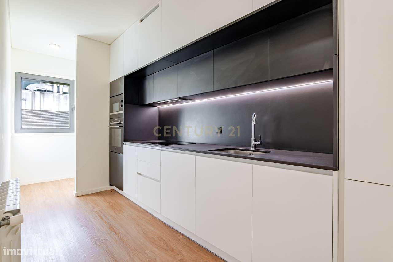 Apartamento T2 praticamente novo , nas Antas, Porto-29