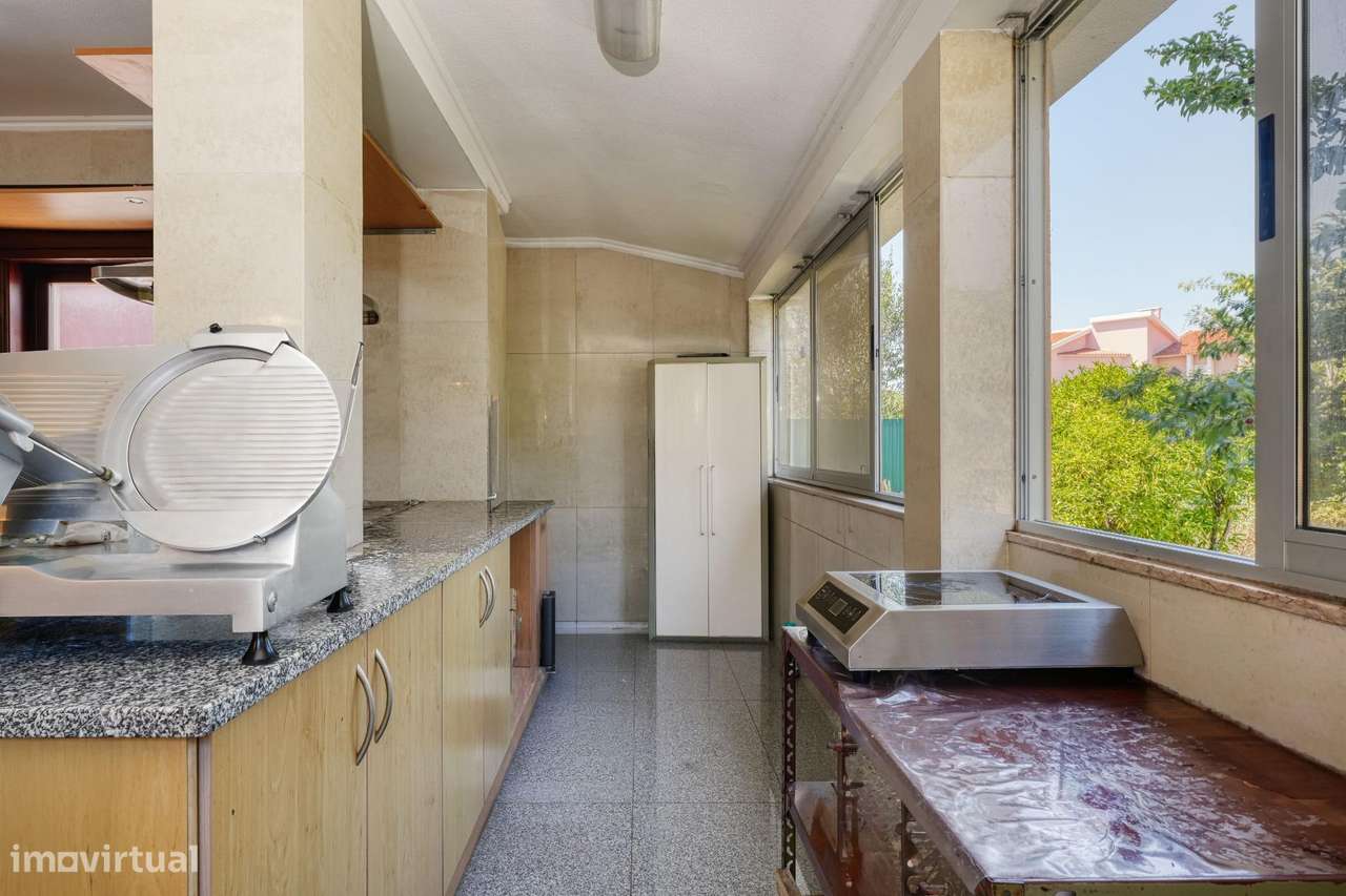 Moradia independente T8 com jardim, pomar e garagem | Nova Oeiras-51