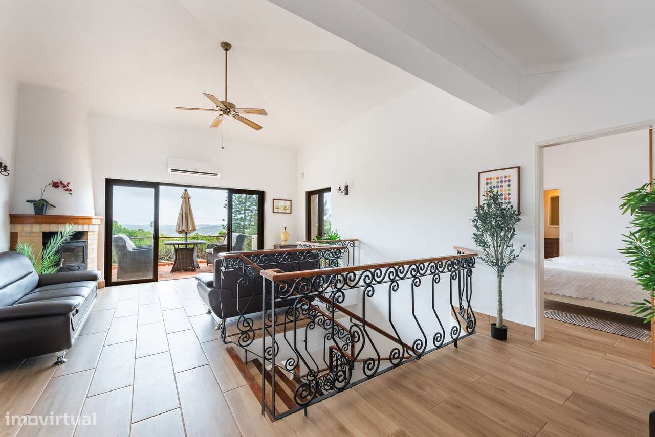 Villa com frente ao golfe e vista para o mar e piscina privada no Sant-18