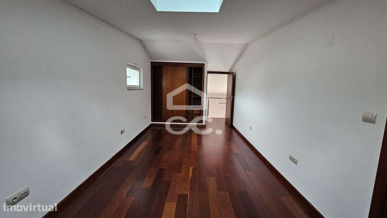 Andar de moradia V3 com terraço, localizada perto da biblioteca-5