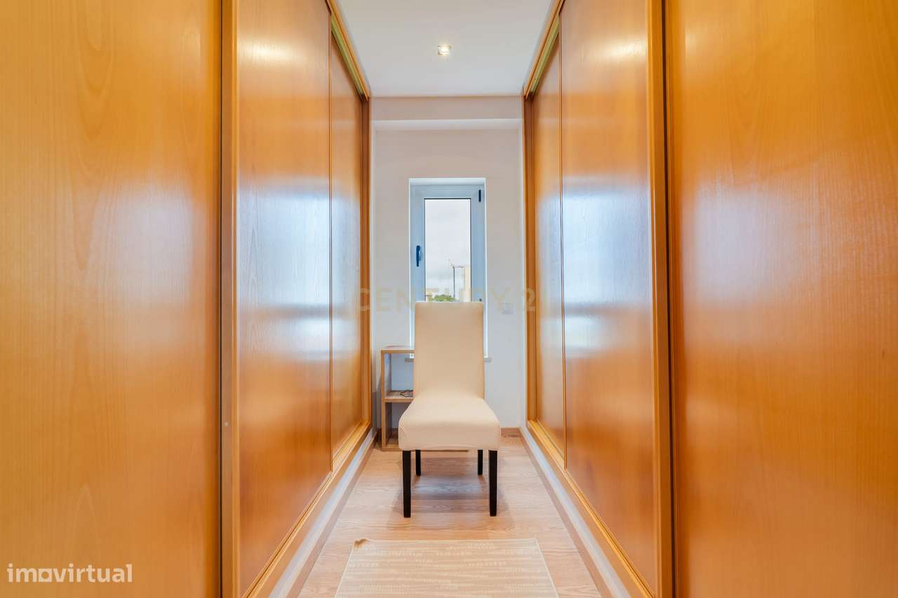 Moradia isolada moderna T3 com cave de 90 m2 em Mexilhoeira Grande, Po-17