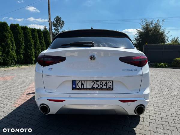 Alfa Romeo Stelvio 2.0 Turbo 16V AT8-Q4 Veloce Ti - 5