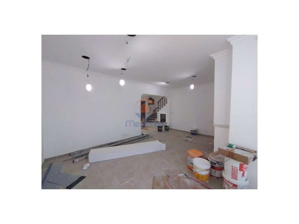 Moradia T3+3 remodelada em Madorna - Grande imagem: 5/23