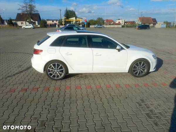 Audi A3 2.0 TDI Sportback S tronic Ambiente - 7