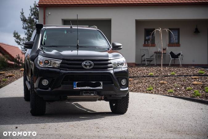 Toyota Hilux 2.4 D-4D Double Cab SR5 4x4 - 5