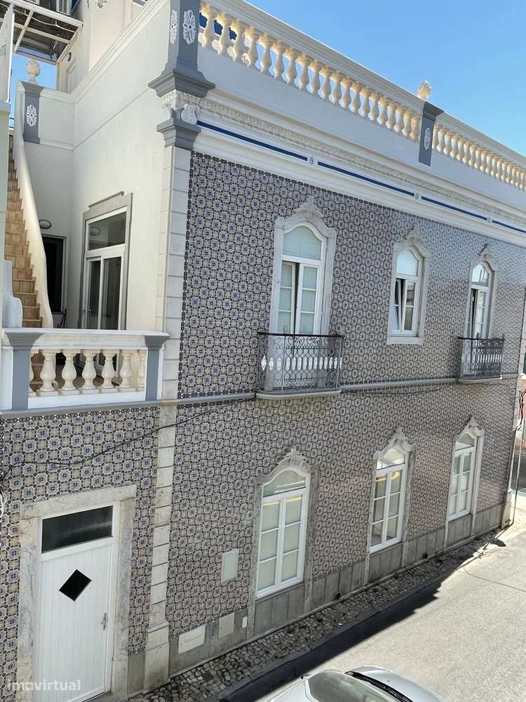 Deslumbrante moradia de grandes dimensões no coração de Olhão - Grande imagem: 4/56