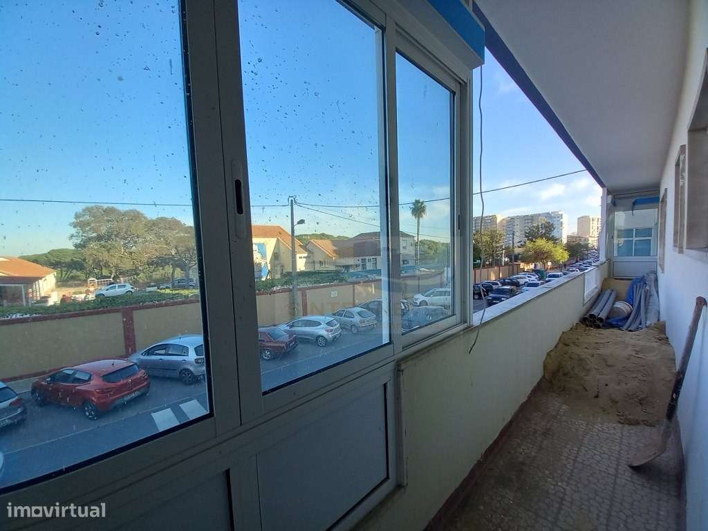 Lindo Apto T4 , totalmente remodelado num 1º andar, junto à Base Na...-42