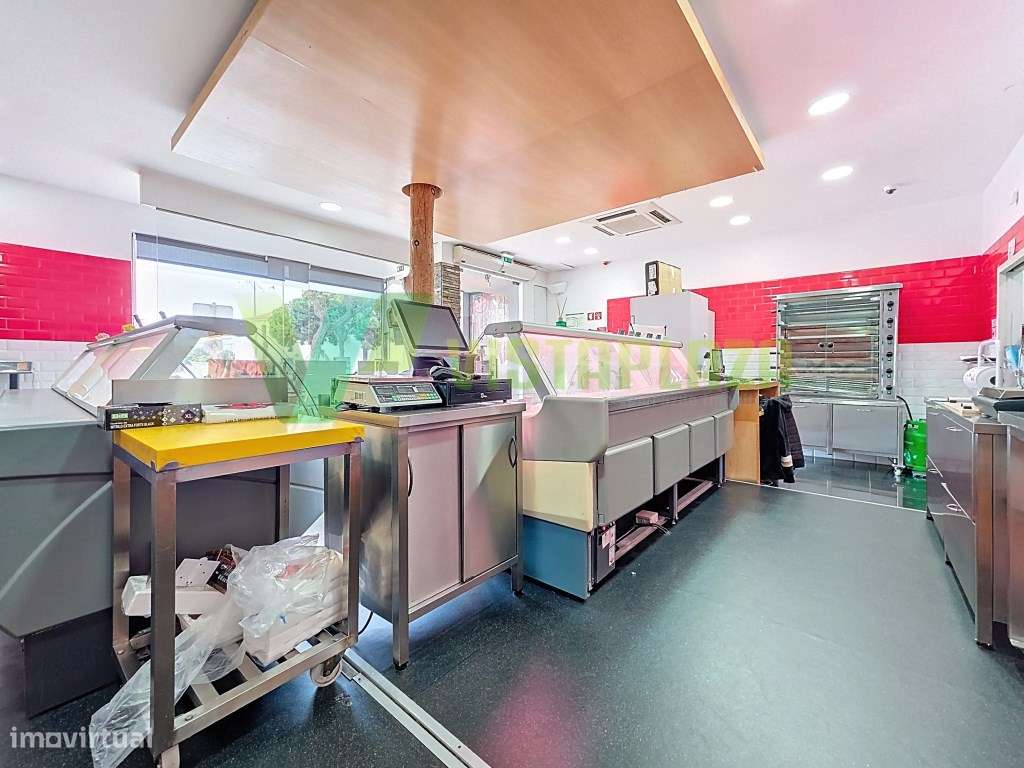 Talho em Funcionamento no Centro da Cidade Portimão - Loja Totalmen...-11