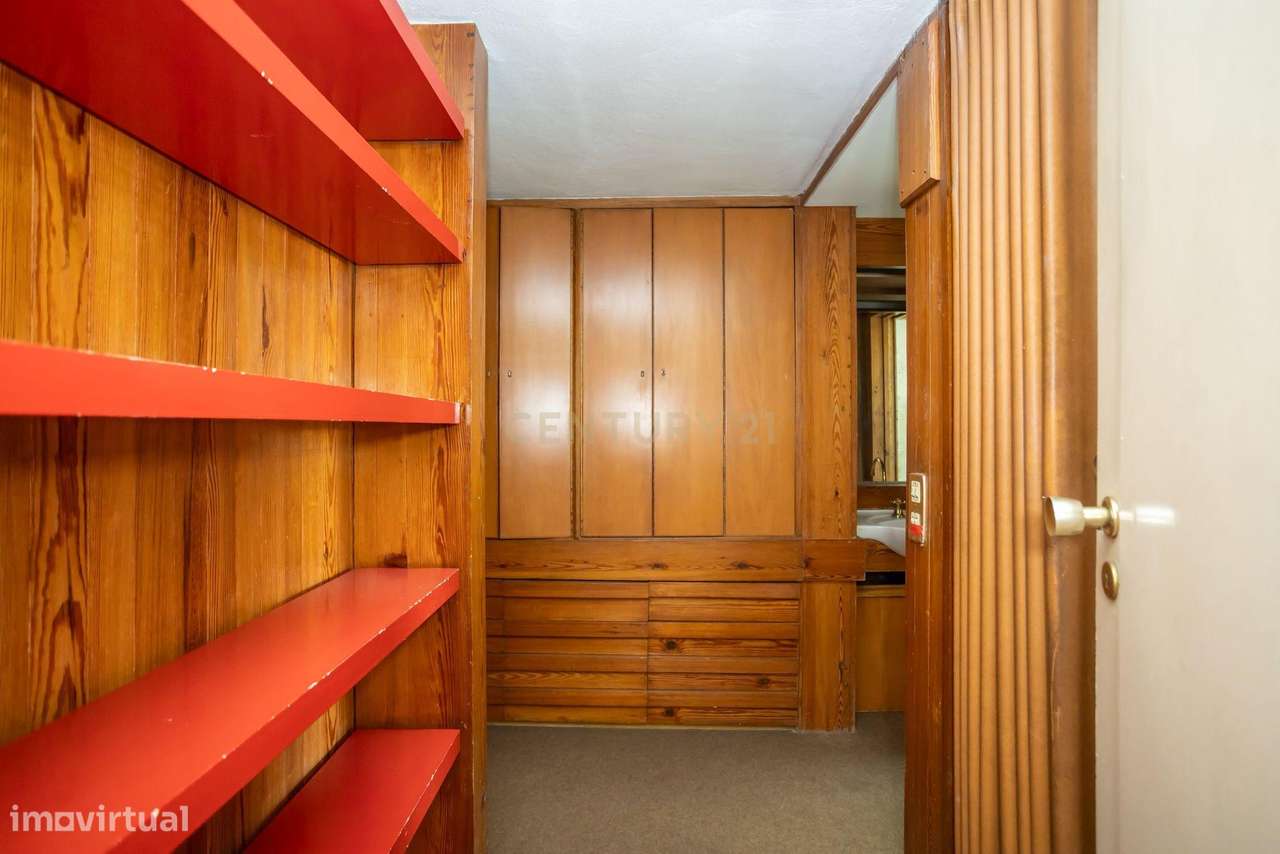 Apartamento T2 para remodelação nas Picoas -Lisboa-8