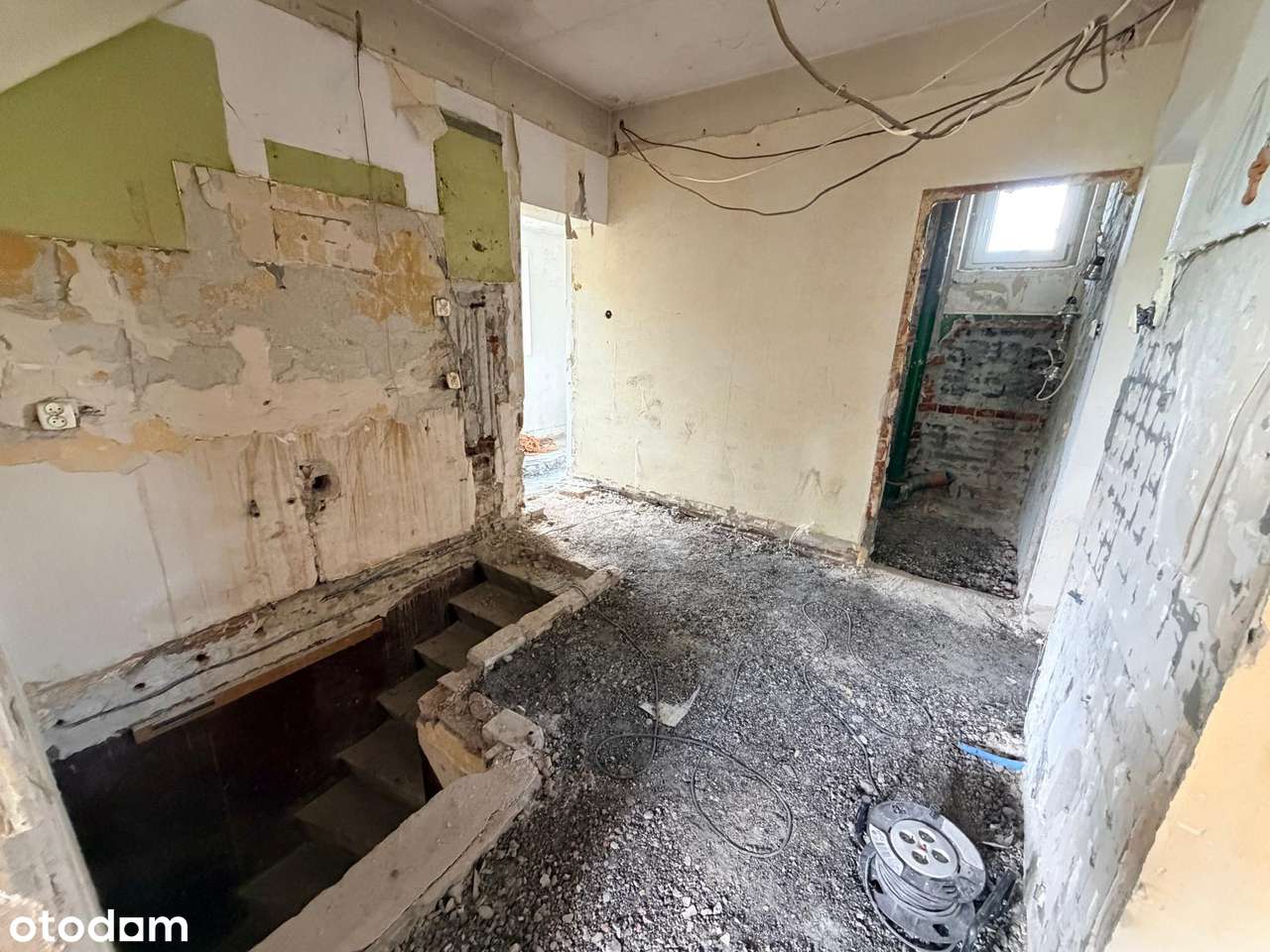 DO REMONTU, Dom przy głównej ulicy,663 m² działki, idealny pod biznes!-8