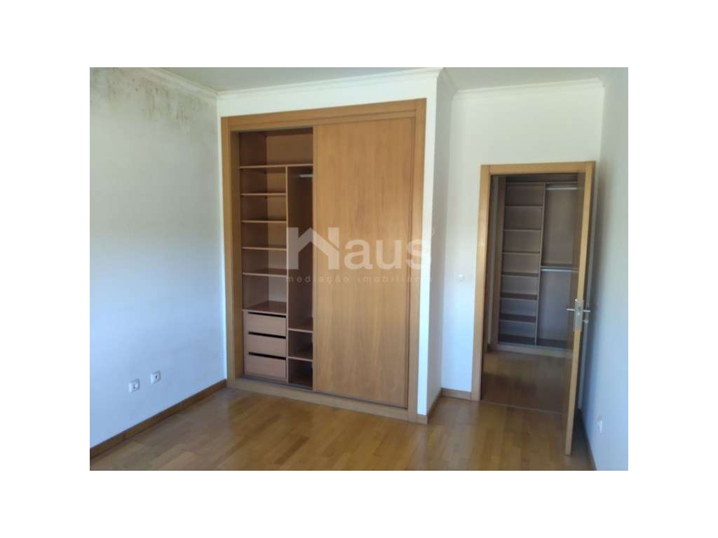 T2 com parqueamento e arrecadação-11