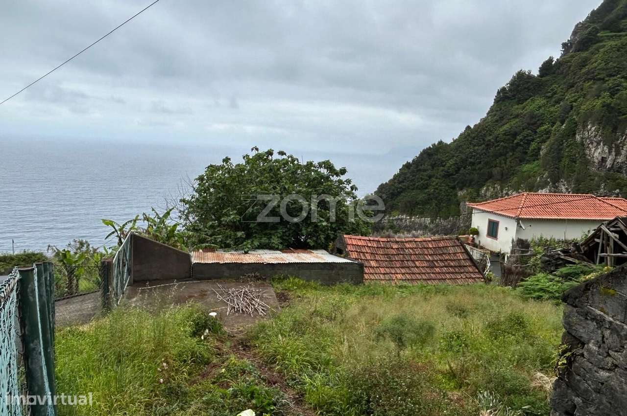 Moradia para recuperar- Ribeira Funda-19