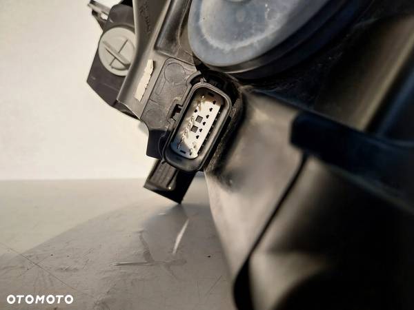 Lampa przód prawa Ford Fiesta MK7 Lift 12-17 - 19