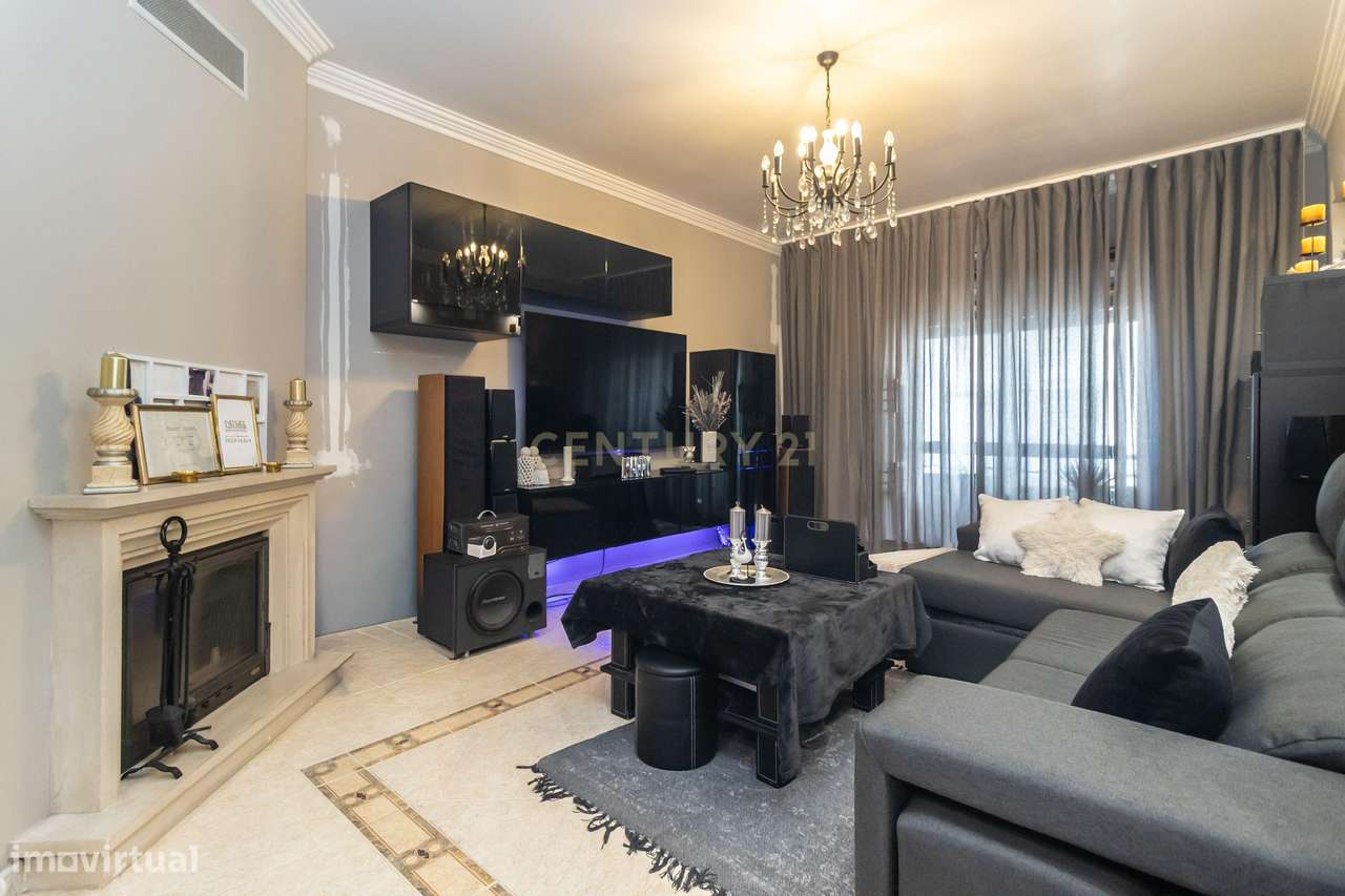 Magnifico T2, no Laranjeiro, perto do Alfeite, construção de 2002, pré-7