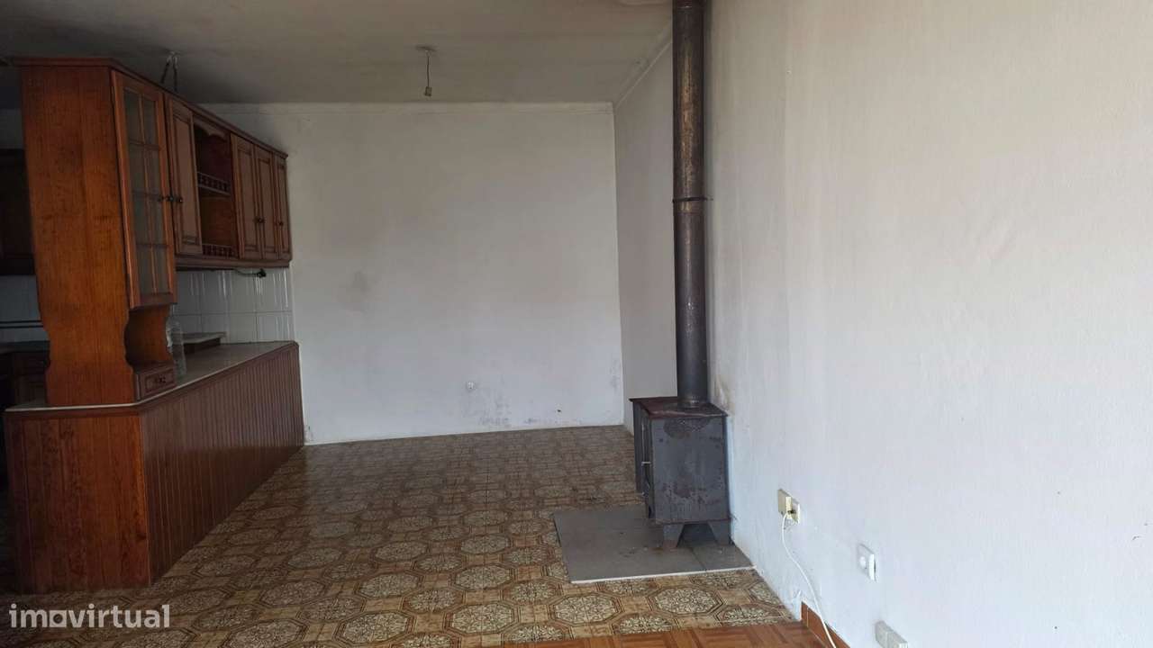 Moradia térrea T4, habitável, sem licença - M. Grande-8