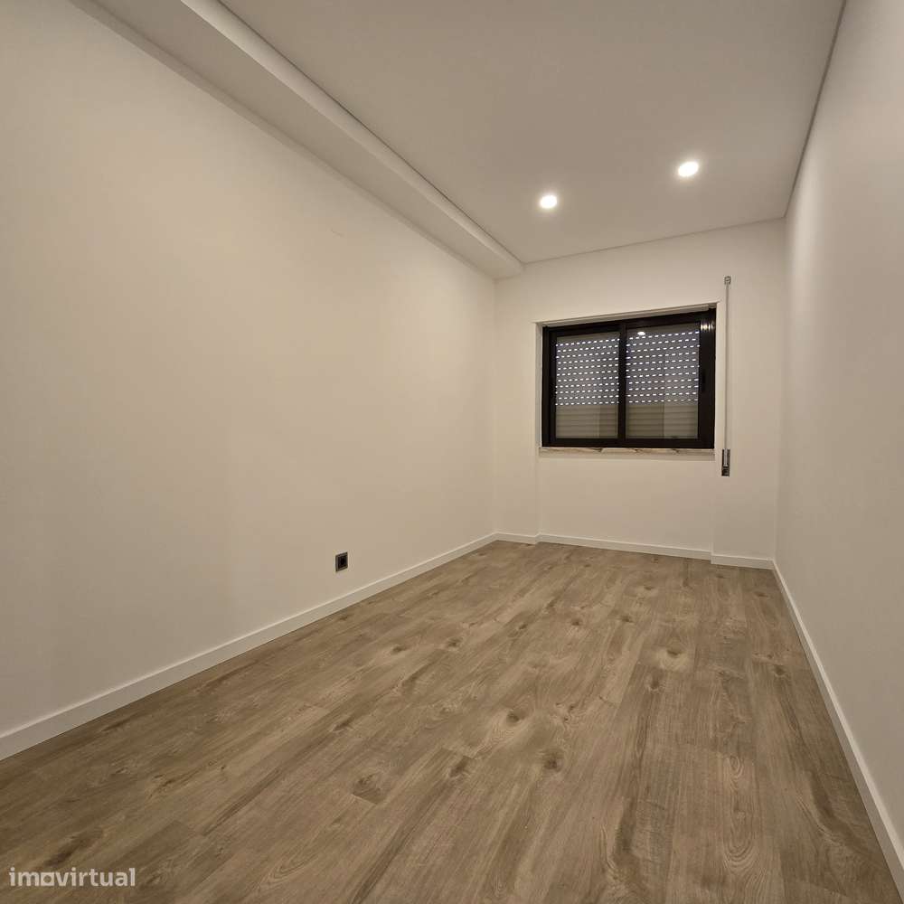 T3 MONTALVÃO Remodelado c/varanda-6