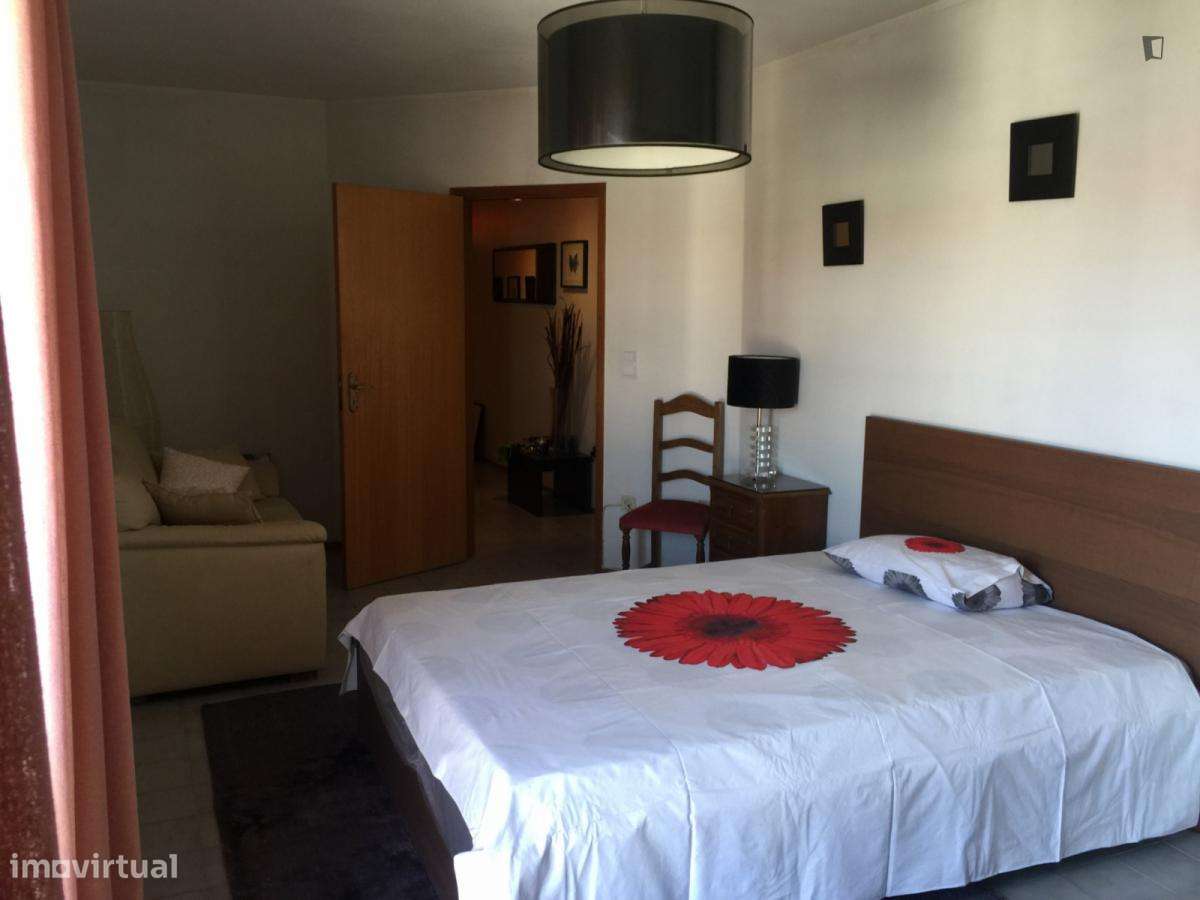 Quarto - localizado em Campanhã Porto - Grande imagem: 3/12