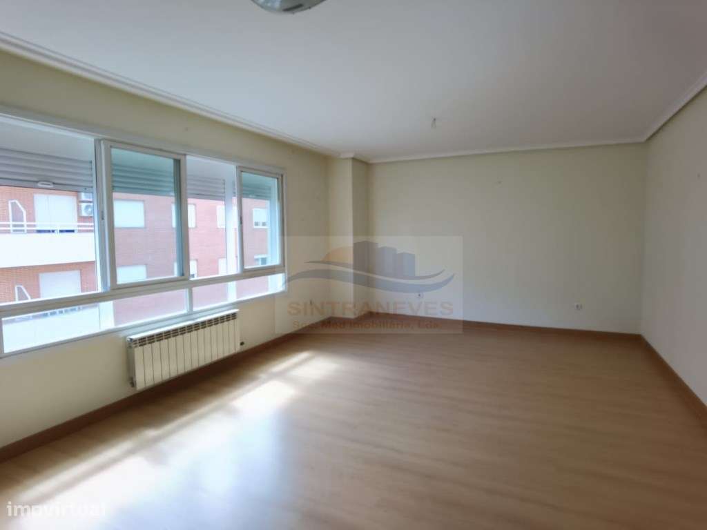 Excelente T4 com garagem e arrecadação em Alhos Vedros - Grande imagem: 4/20