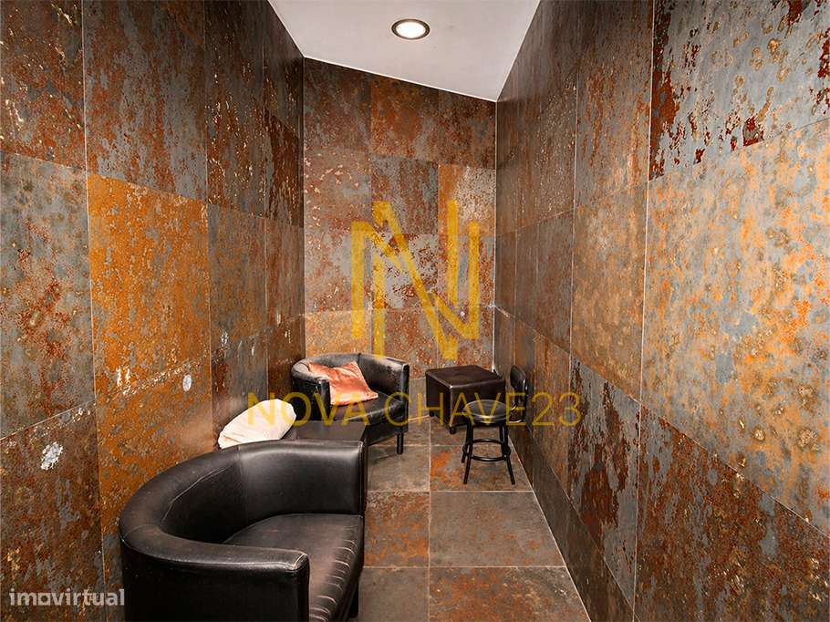 Oportunidade Única na Parede - Loja convertida em Habitação - Ap. T2-23