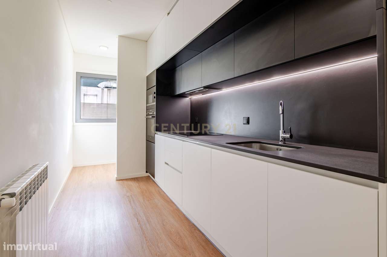 Apartamento T2 praticamente novo , nas Antas, Porto-30