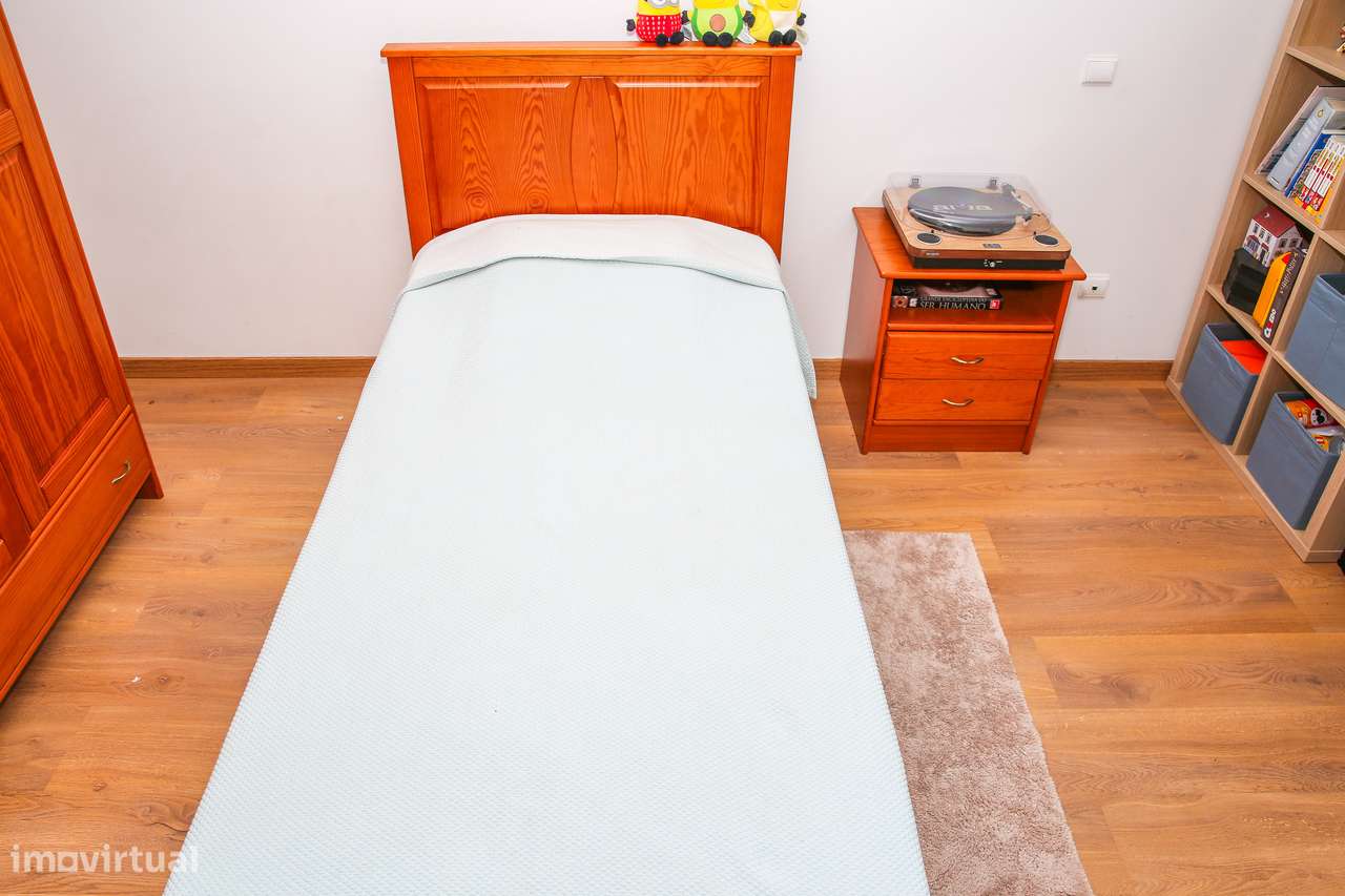 Excelente apartamento T3 com 111m2 no centro da Abrigada-39