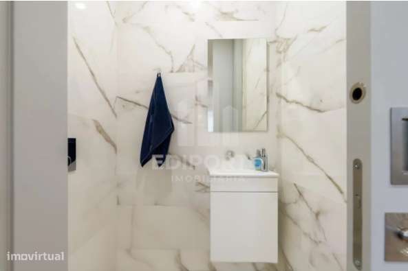 T2 COM GARAGEM E VARANDA   NO PORTO-29