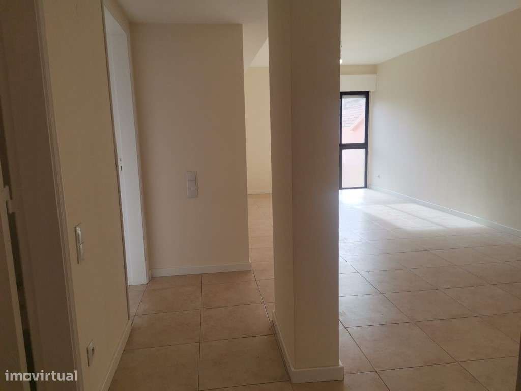 APARTAMENTO T2 PARA VENDA EM TAPADA DAS MERCÊS-2