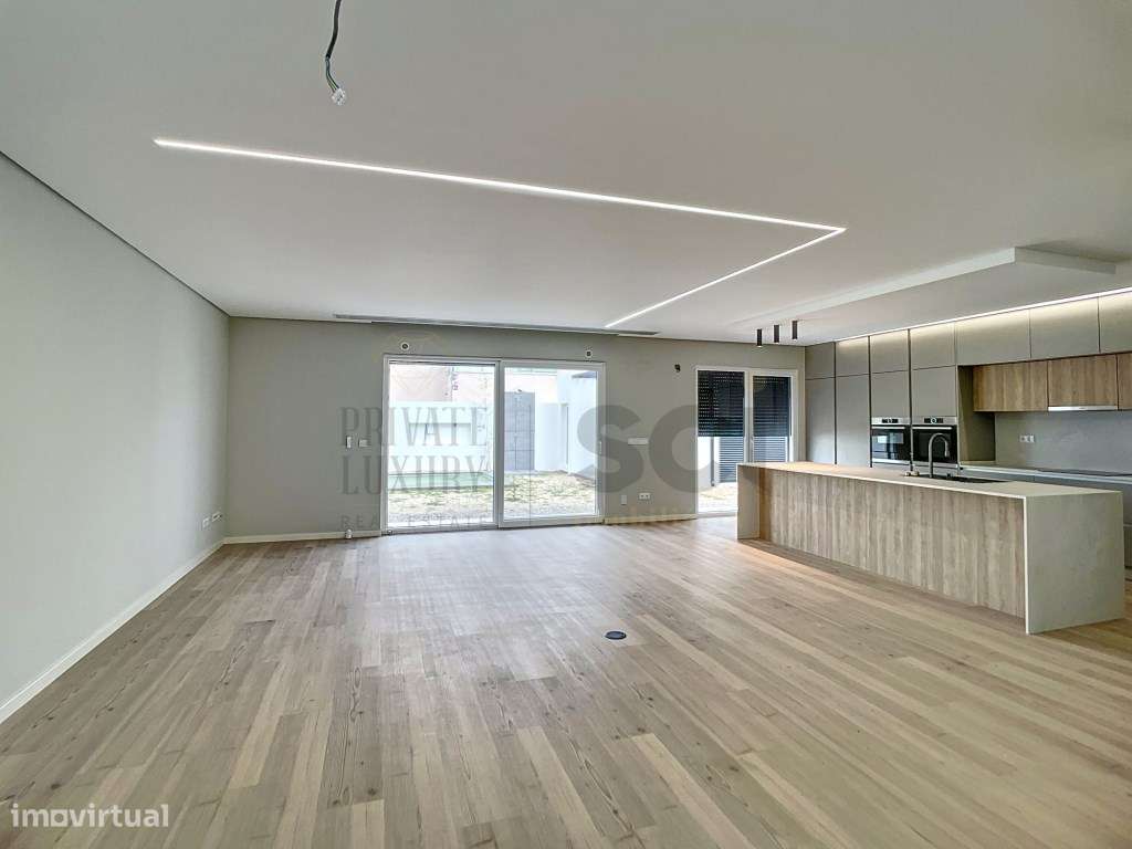 Moradia T4 Independente Azeitão Garagem Piscina e Jardim - Grande imagem: 4/54