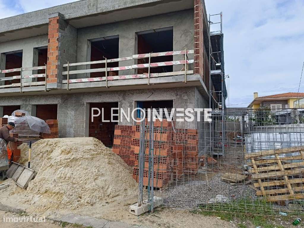 Moradia nova com piscina em Fernão Ferro-3