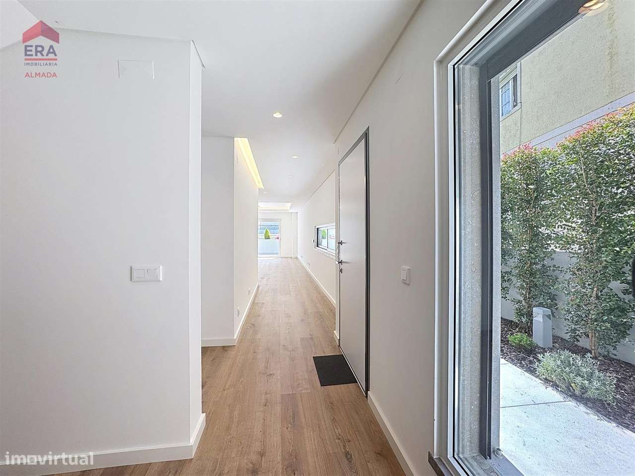 Nova Moradia em Almada , 5 suites, garagem e jardim-31