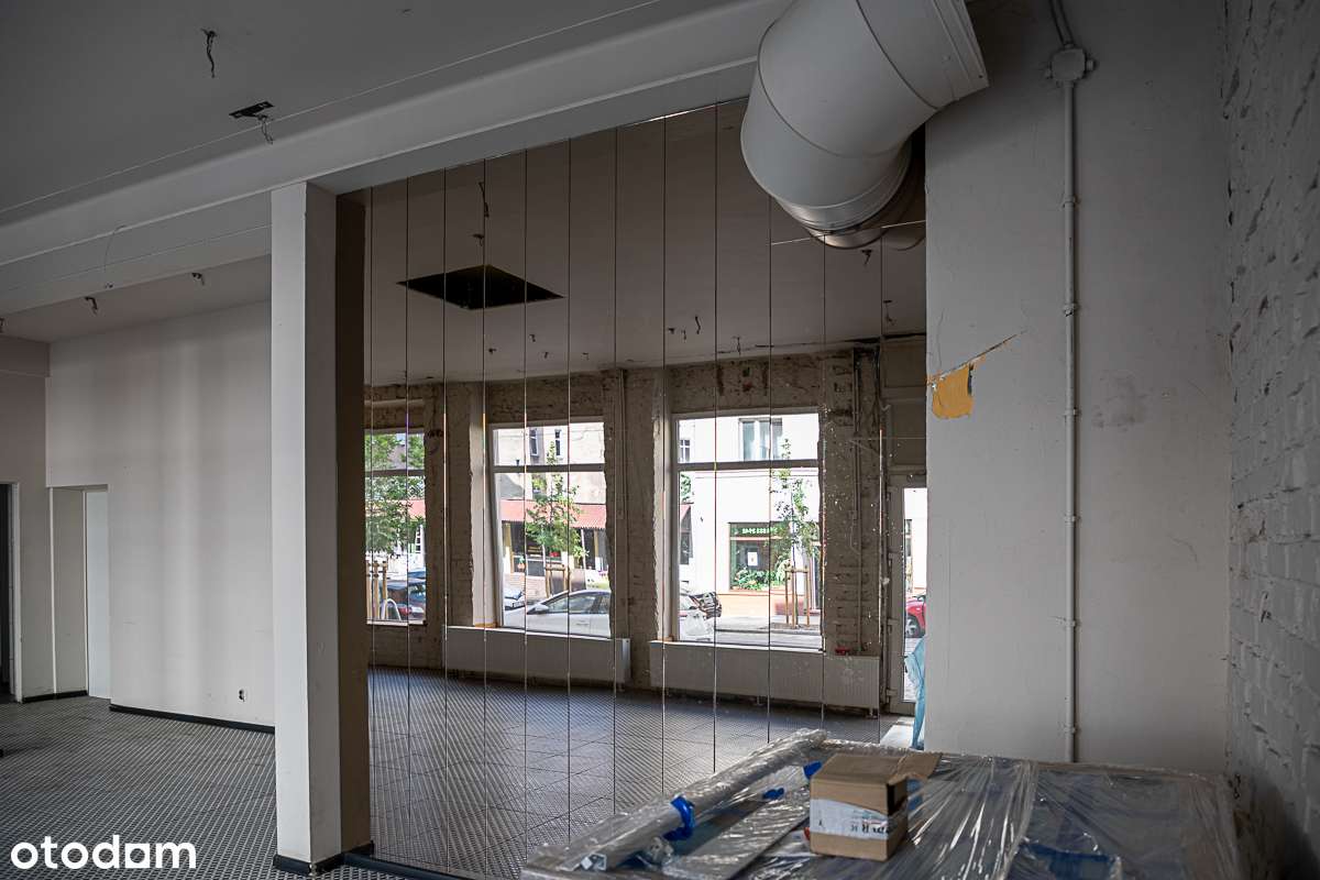 Lokal na parterze z 4 dużymi witrynami w zabytkowej kamienicy-10