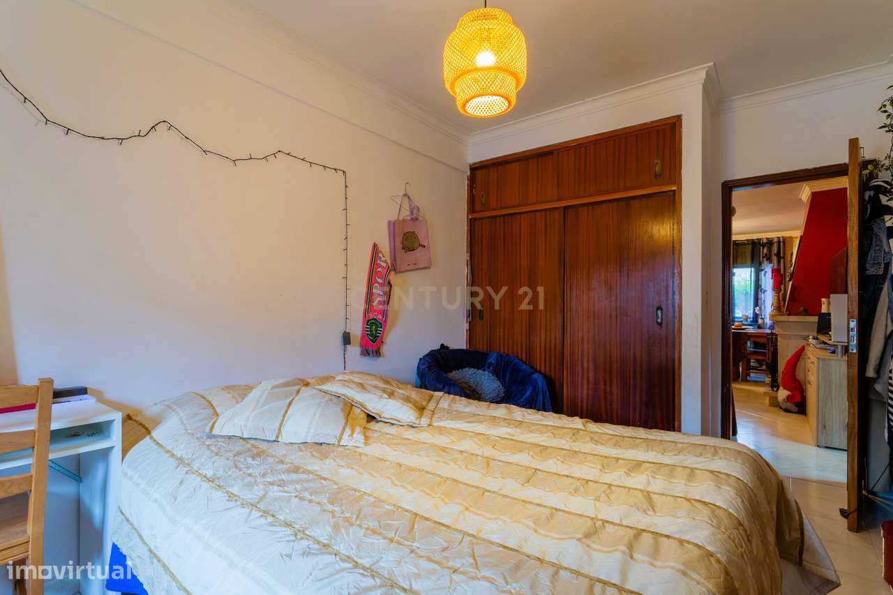 Andar de Moradia com Excelente Espaço Exterior / Terraço com 50 m² e S-20