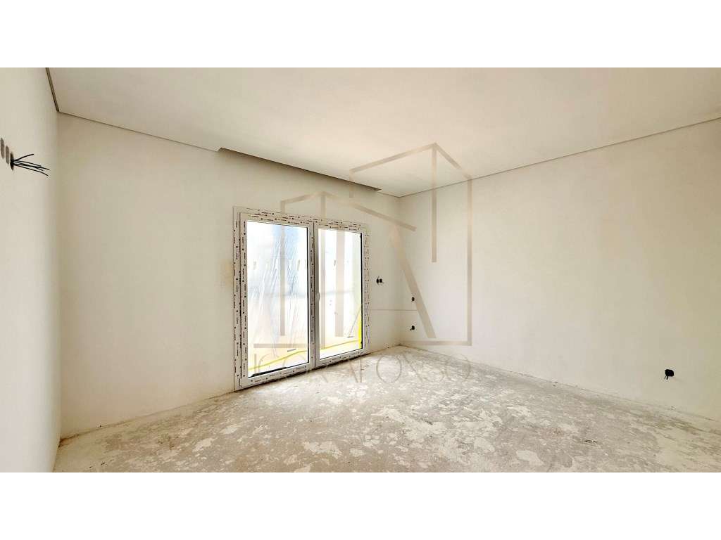 Moradia Independente T3 + 1 com 2 Suítes e piscina-10