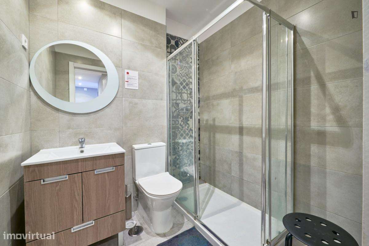 Quarto - localizado em Benfica Lisbon - Grande imagem: 3/31