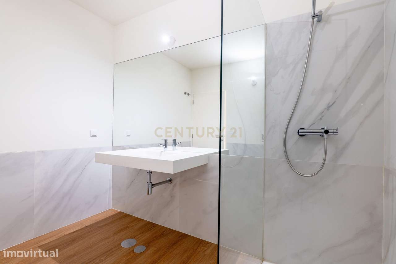 Apartamento T2 praticamente novo , nas Antas, Porto-24