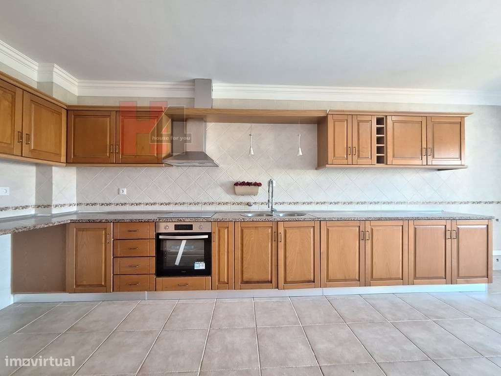 Moradia T4 com piscina inserida num terreno de 670m2 - Setúbal (OFE...-8