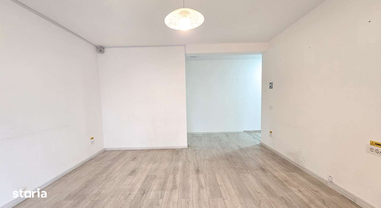 Spatiu De Birou Zona De Case Tractoru - Imagine principală: 4/11