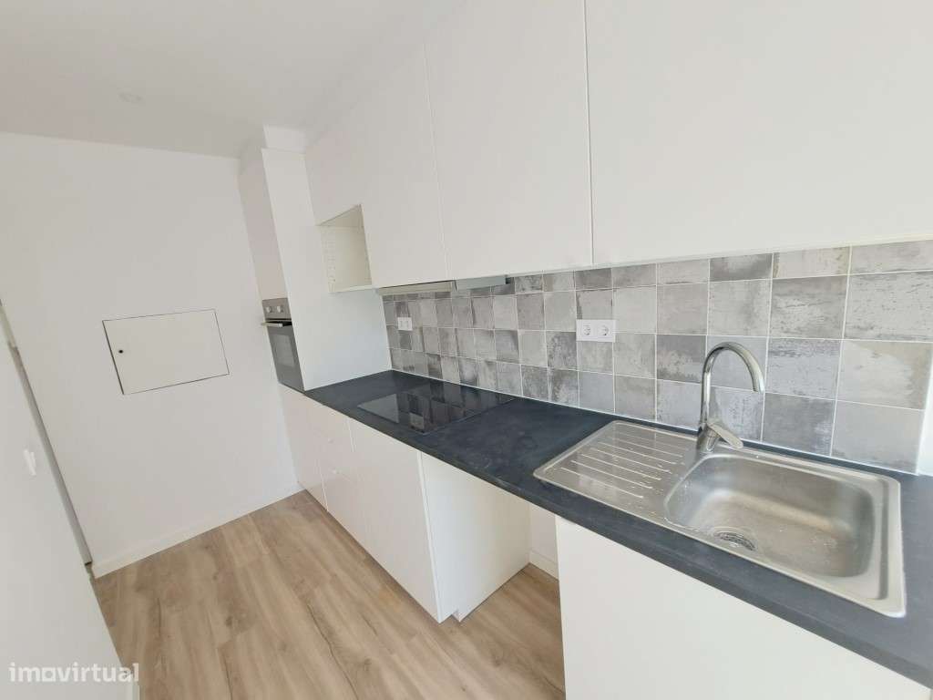 Acolhedor apartamento T1, próximo a Comércio e Serviços, totalmente...-10