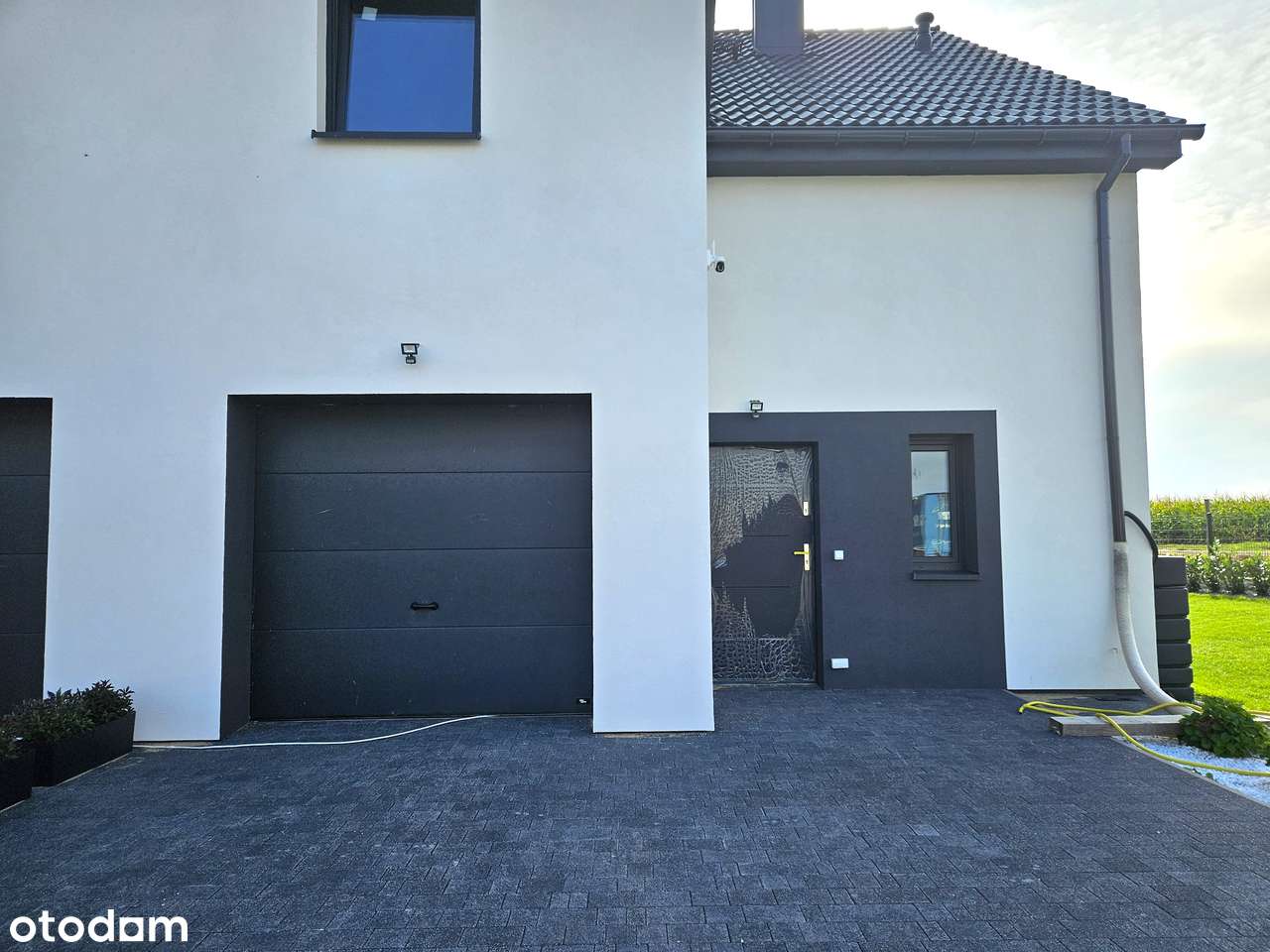Bliźniak w wysokim standardzie | Garaż w bryle + Pompa Ciepła-3