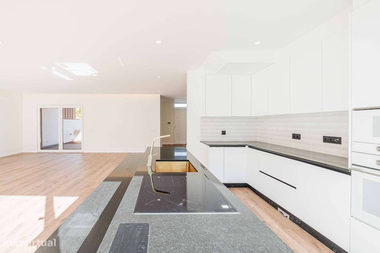 Elegante moradia T4 de arquitetura contemporânea em Albarraque-14