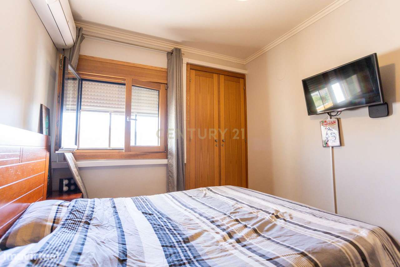 Apartamento T2 na Ribeirada com Garagem e Arrecadação-26