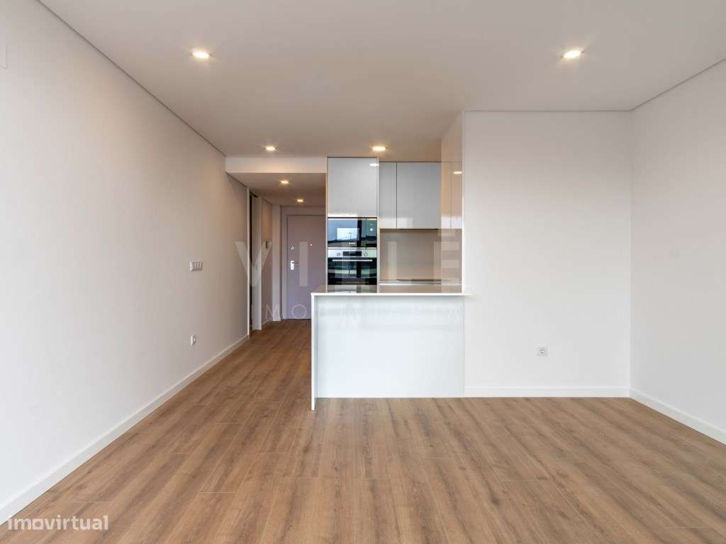 Apartamento T1+1 | 3.º e Último Piso | Varanda | 1 Lugar de Garagem...-6