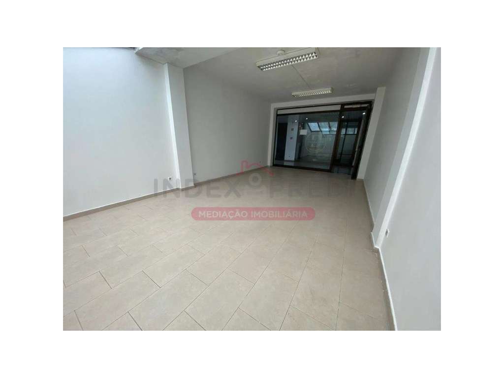 Loja Ampla com luz natural - Arrendamento - Grande imagem: 4/4