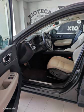 Volvo XC 60 2.0 D4 Momentum Plus Geartronic - 24