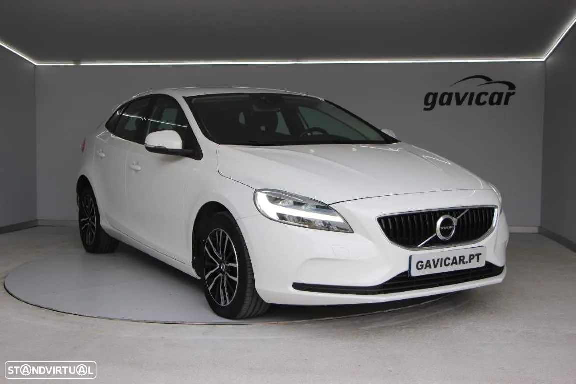 Volvo V40 2.0 D3 Momentum - 1