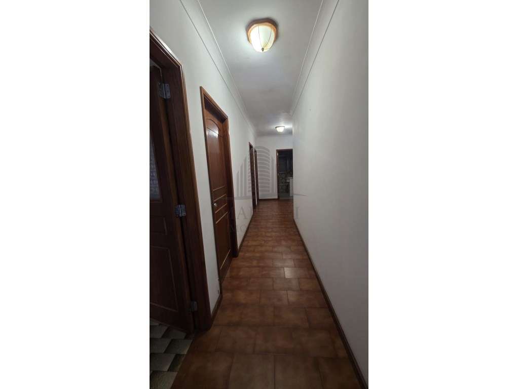 **Moradia de 4 frentes em Arcozelo - Oportunidade Única! **-12