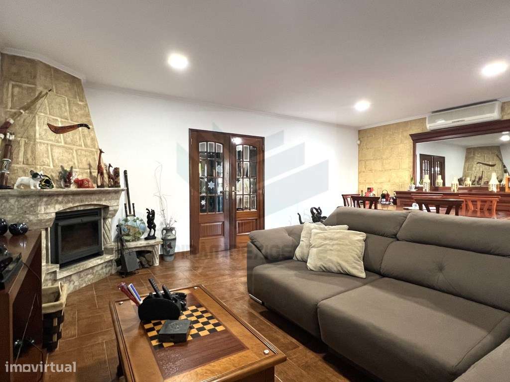 MORADIA T4+1, CAVE 76m2, SÓTAO, GARAGEM, GAIO - MOITA-10