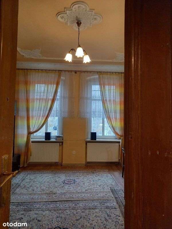 duże, mieszczańskie mieszkanie w dobrej-2